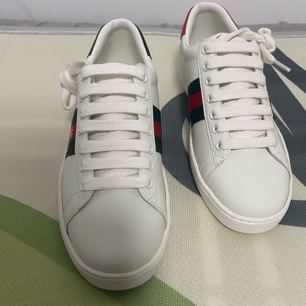 Gucci White Sneakers with Green and Red Accents - Picture 3 of 4